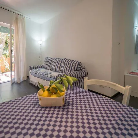 Sciacchetra With Ac & Patio Daire